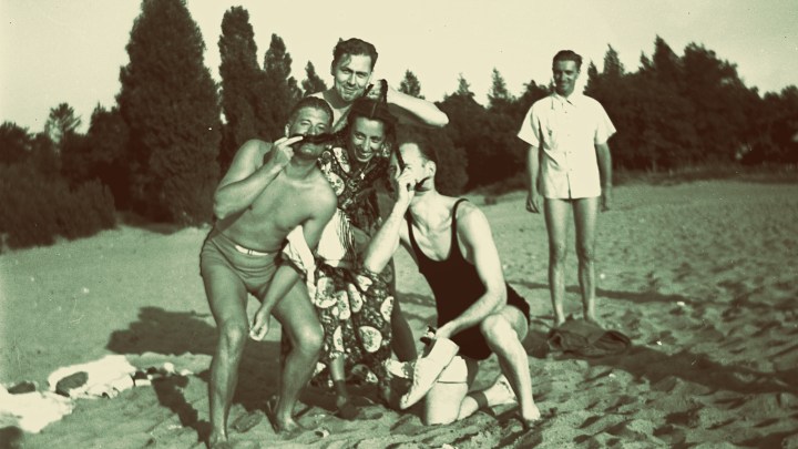 Grandma & Friends At The Beach - thetemenosjournal.com