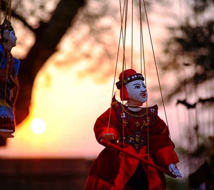 chinese puppet - photo by Min Thein
